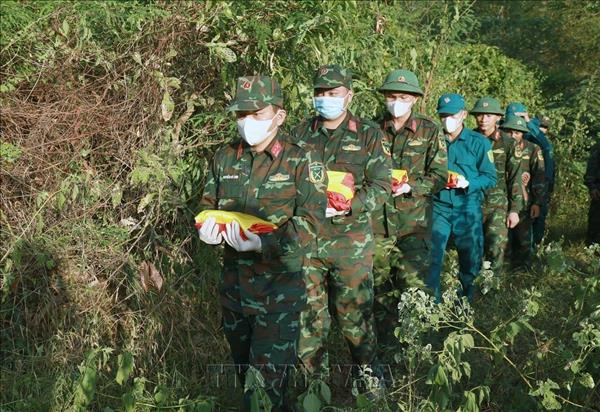 Băng rừng, vượt núi quy tập hài cốt liệt sĩ trên đỉnh núi Hòn Chảo