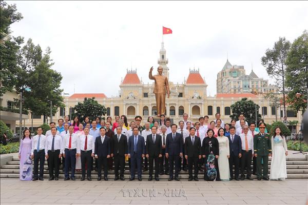 Lãnh đạo Thành phố Hồ Chí Minh dâng hương tưởng niệm Chủ tịch Hồ Chí Minh nhân dịp Quốc khánh 2/9