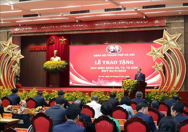 Tổng Bí thư, Chủ tịch nước Tô Lâm dự Lễ trao tặng Huy hiệu Đảng tại Đảng bộ thành phố Hà Nội