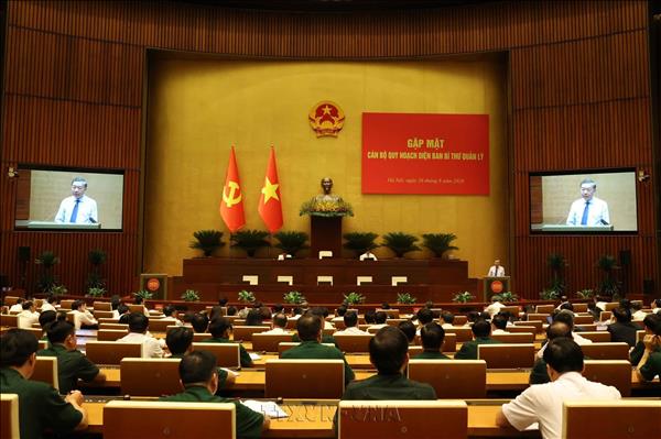 Líder vietnamita pide una planificación de cuadros más dinámica y orientada a resultados