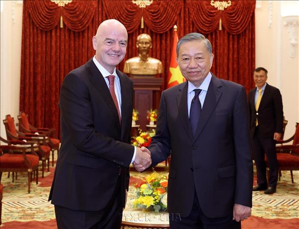 Vietnam y la FIFA estrechan la cooperación para impulsar el fútbol