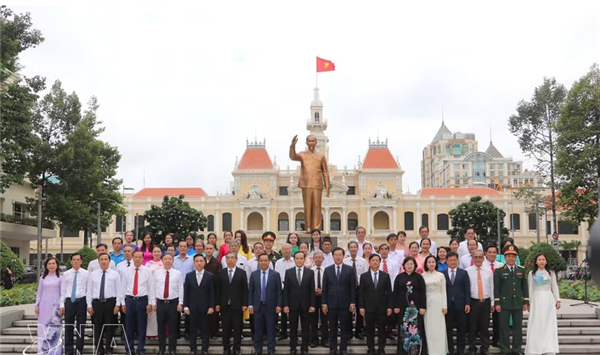Fête nationale : les dirigeants de Hô Chi Minh-Ville se recueillent sur les lieux de mémoire