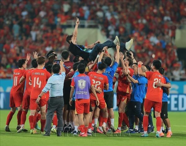 Kim Sang Sik makes history with Vietnamese football