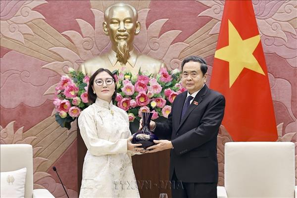 NA President greets Mongolian Ambassador