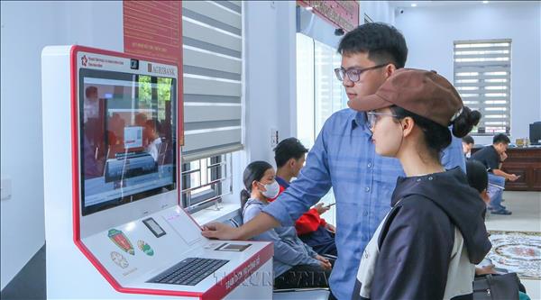Kiosk hành chính công thông minh: Từng bước chuyển từ hồ sơ giấy sang sử dụng dữ liệu số