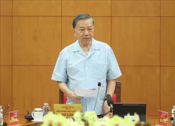 トー・ラム書記長・国家主席　党の建設・健全化推進を協議