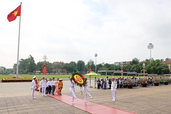 Triệu người dân Việt Nam vào Lăng Bác và Khu di tích Phủ Chủ tịch trong dịp nghỉ lễ Quốc Khánh 