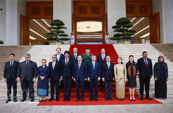 政府总理黎明兴会见东盟国家驻越使节
