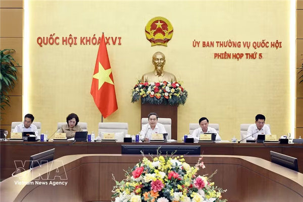 越南国会常务委员会第五次会议：建议允许法律教师成为律师