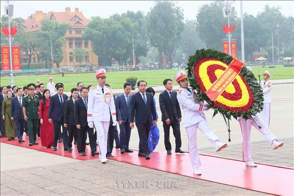 ການນຳ ພັກ, ລັດ ເຂົ້າສຸ​ສານໄຫວ້ອາໄລ ປະທານ ໂຮ່ຈີມິນ