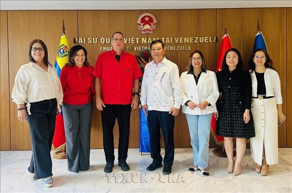 Partido gobernante venezolano destaca el fortalecimiento de relaciones con Vietnam