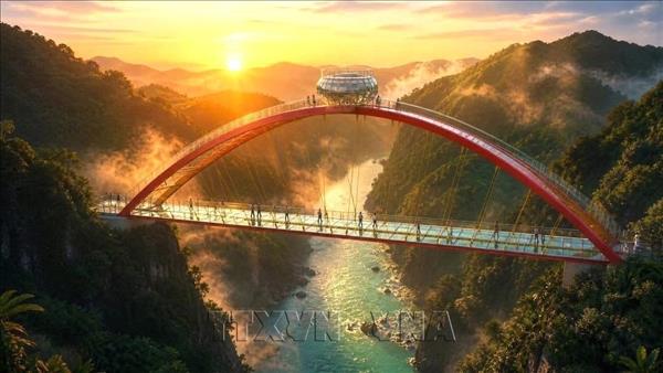 宣光省首座玻璃桥动工 为山区旅游增添亮点