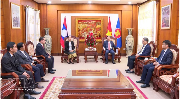 Les dirigeants lao confiants dans les nouveaux succès du Vietnam dans sa nouvelle ère