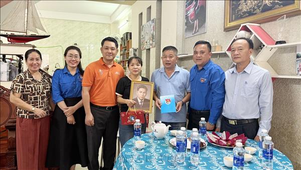  Mang hình bóng người anh hùng trở về trong ngày Tết Độc lập