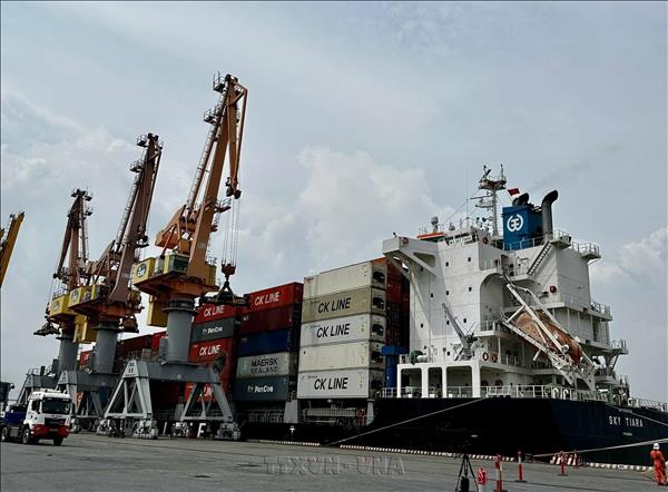 Sản lượng hàng hóa qua các cảng Hải Phòng vượt kịch bản 8 tháng 