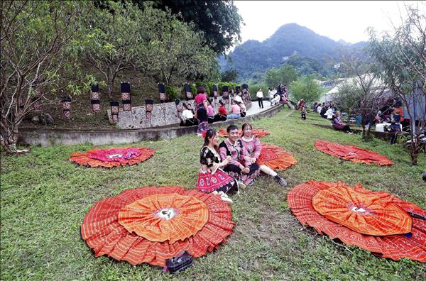 Phiên chợ vùng cao Về miền nhớ thương