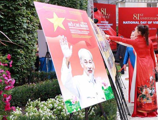 81 năm Cách mạng Tháng Tám và Quốc khánh 2/9: CH Séc đánh giá cao đóng góp của cộng đồng người Việt vào phát triển kinh tế - xã hội