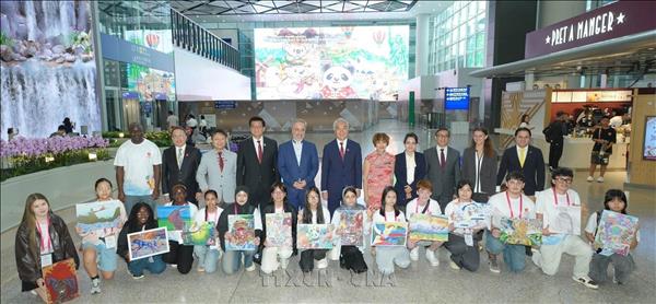 Vietnamese children win top prizes at international art contest in Hong Kong