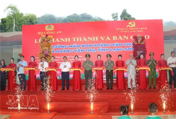 谅山省边境乡一所幼儿园竣工并移交使用