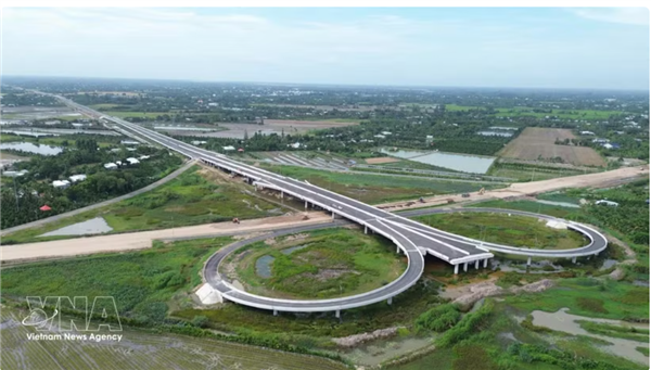 Le Premier ministre demande daccélérer les projets dautoroutes dans le Nord