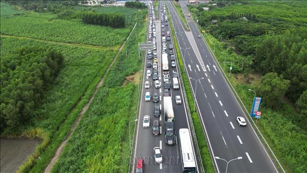 Lưu lượng phương tiện trên các tuyến cao tốc Bắc - Nam tăng gần 60%