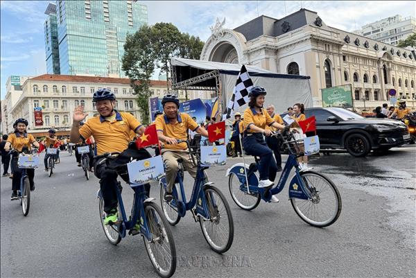 Thành phố Hồ Chí Minh sôi nổi ngày hội xe đạp vì cộng đồng