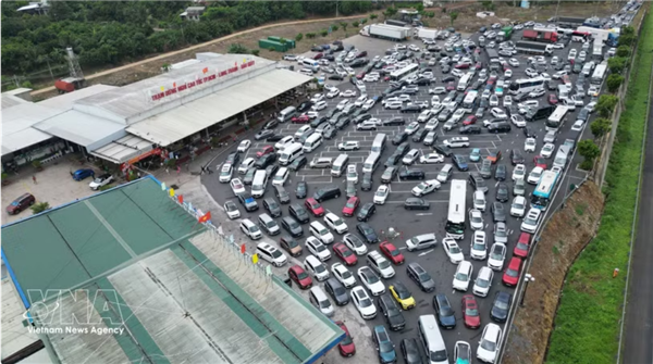 越南北南高速公路车流量增长近60%