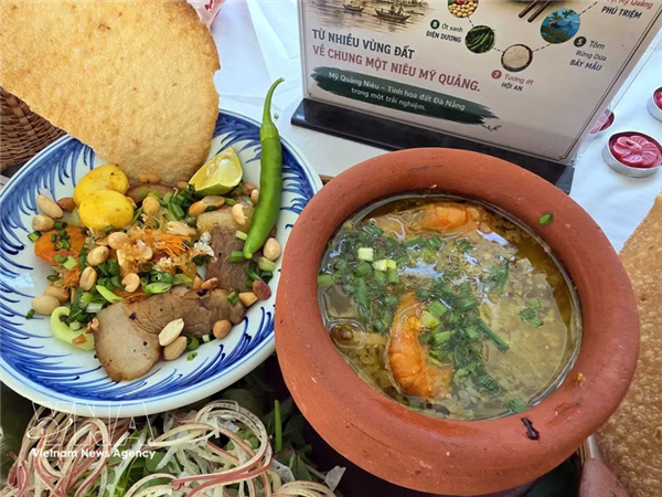 将特色美食融入滨海城市旅游行程