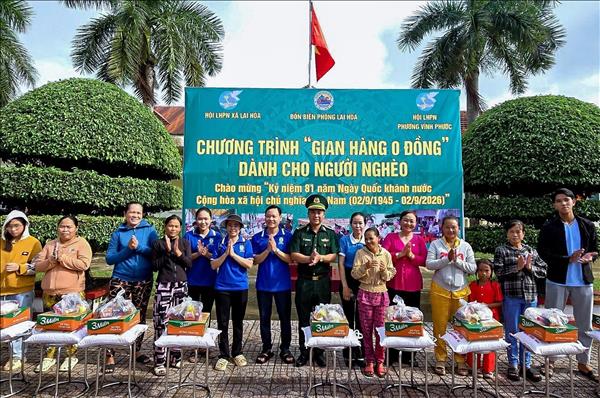 Gian hàng 0 đồng chăm lo người nghèo khu vực biên giới biển dịp Quốc khánh 2/9