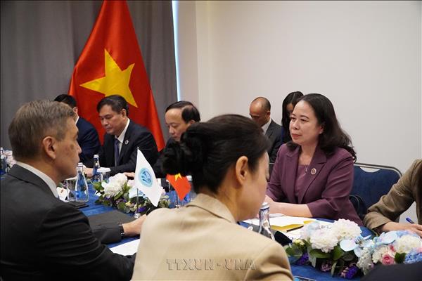 La vice-présidente Vo Thi Anh Xuan rencontre le secrétaire général de lOCS