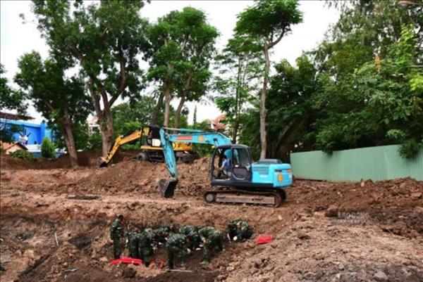 独立記念日の連休中もレ・ティ・リエン公園で戦没者遺骨の捜索続く