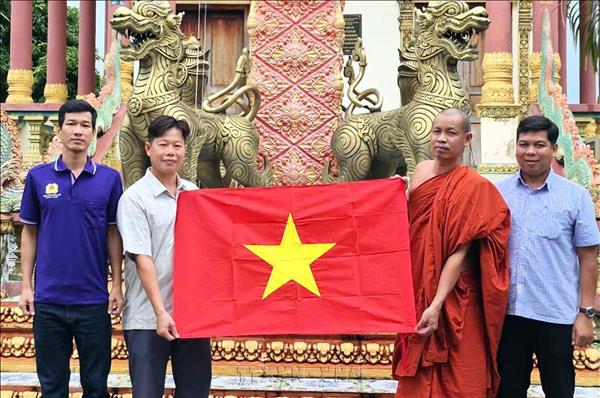 Sắc đỏ Quốc kỳ lan tỏa tinh thần tự hào dân tộc trong ngày Tết Độc lập