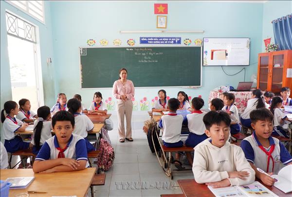 Gỡ điểm nghẽn giáo dục vùng biên