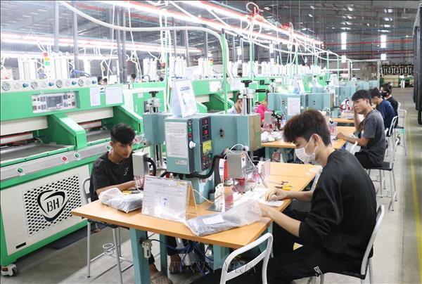Vietnams PMI Stands at 53.3 Points in August