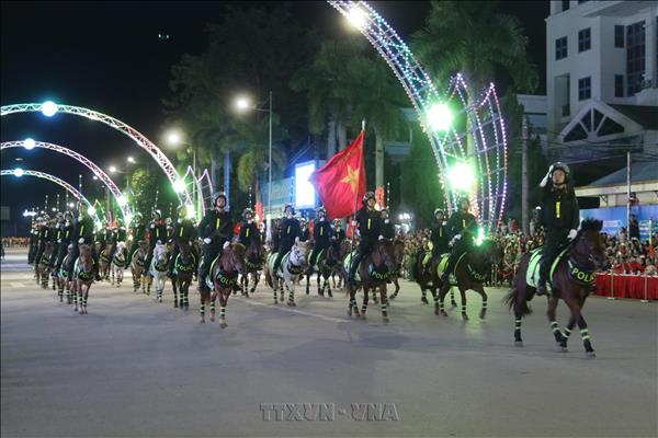 Lần đầu Đoàn Cảnh sát cơ động Kỵ binh biểu diễn tại Lạng Sơn