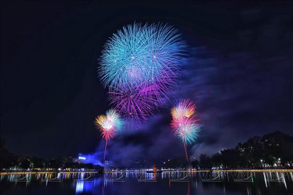 河内绚烂烟花庆祝独立节