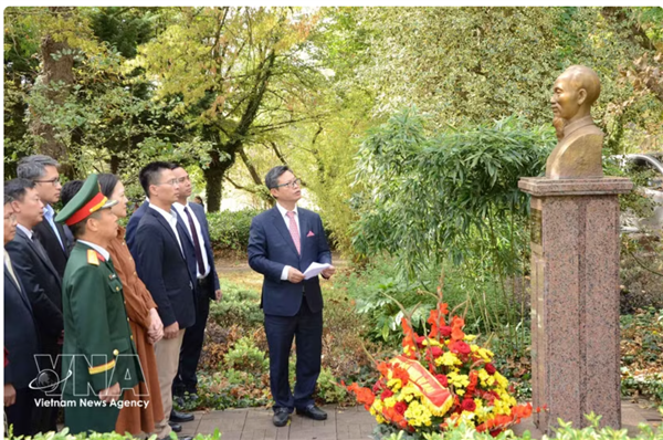 Fête nationale : Rendre hommage au Président Hô Chi Minh en France