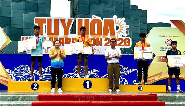Gần 3.000 người tham gia giải chạy Đón bình minh trên biển vào sáng 2/9