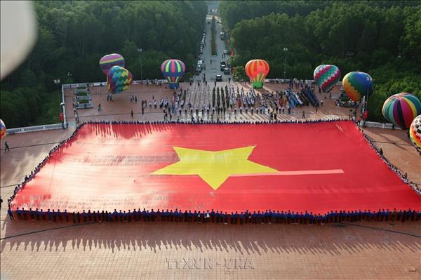 Gần 1.500 người tham dự lễ chào cờ đặc biệt ở Đất Mũi ngày Quốc khánh
