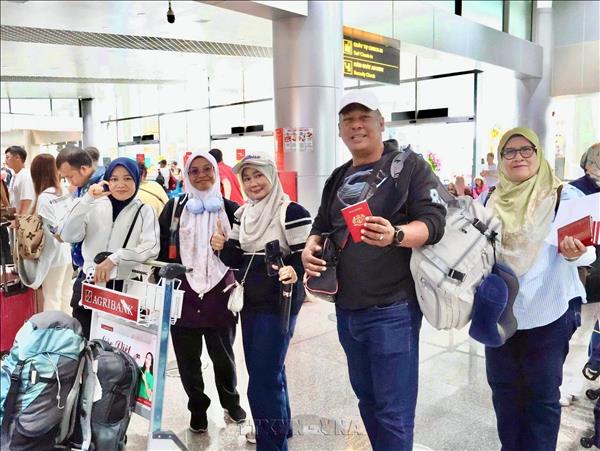 Lien Khuong International Airport welcomes first intl flight since reopening