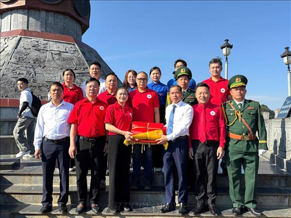 Fête nationale : lever du drapeau à lextrême Nord du Vietnam