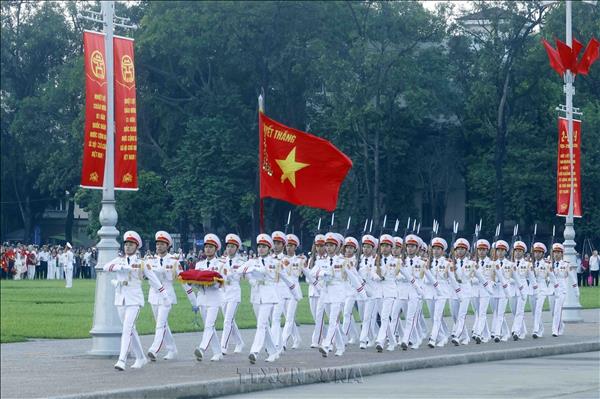 九二国庆节：升旗仪式在巴亭广场庄严举行