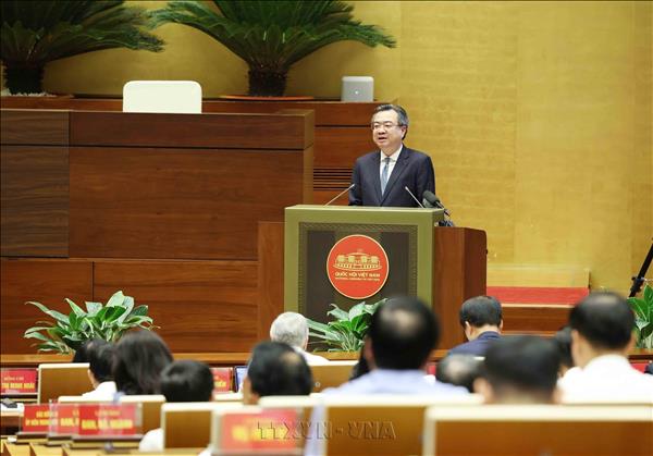 Party official presents resolution on regional development