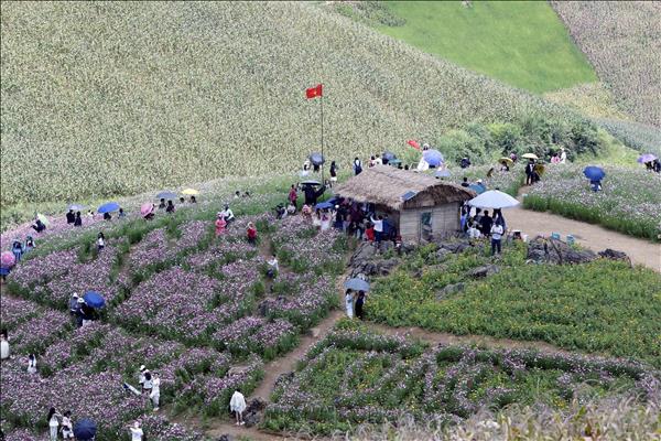 Vietnam-Laos border communities strengthen bonds of friendship