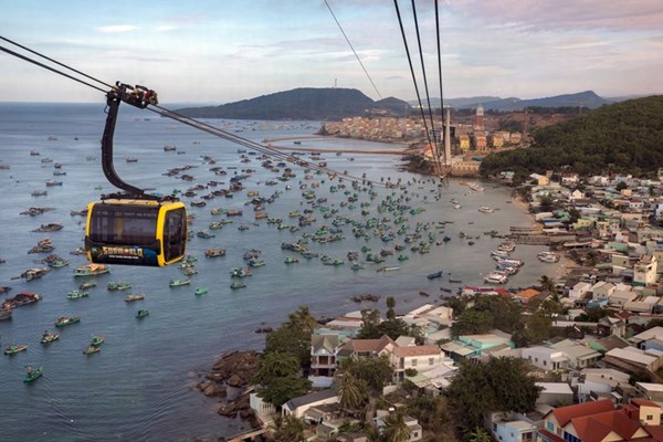 Du ngoạn cáp treo vượt biển dài nhất thế giới