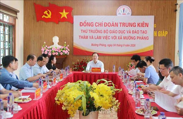 Phấn đấu 100% học sinh trong độ tuổi được đến trường