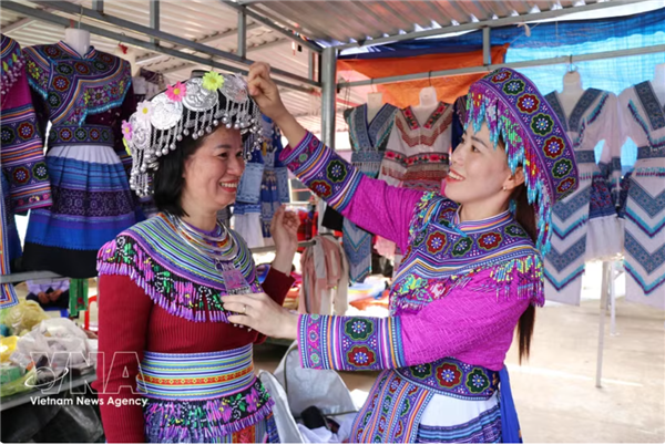 À Dak Rmang, un marché hebdomadaire au cœur des traditions Mong