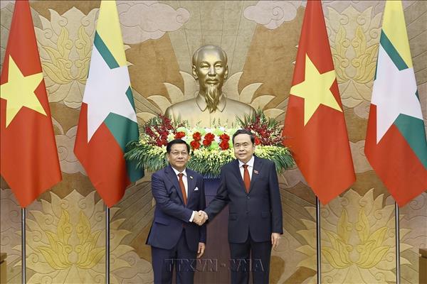 Chủ tịch Quốc hội Trần Thanh Mẫn hội kiến Tổng thống Myanmar