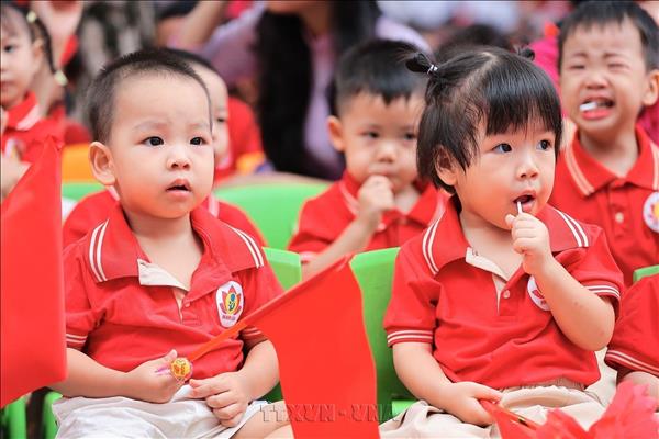 Top leader extends message to education sector on new school year
