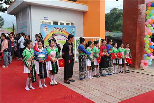 Rộn ràng trước giờ khai giảng tại trường phổ thông nội trú liên cấp nơi biên giới